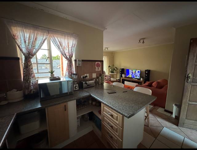 2 BEDROOM APARTMENT FOR SALE IN MOOIKLOOF RIDGE